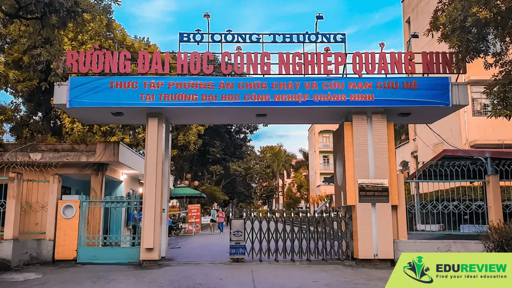 Đại học Công nghiệp Quảng Ninh (1)