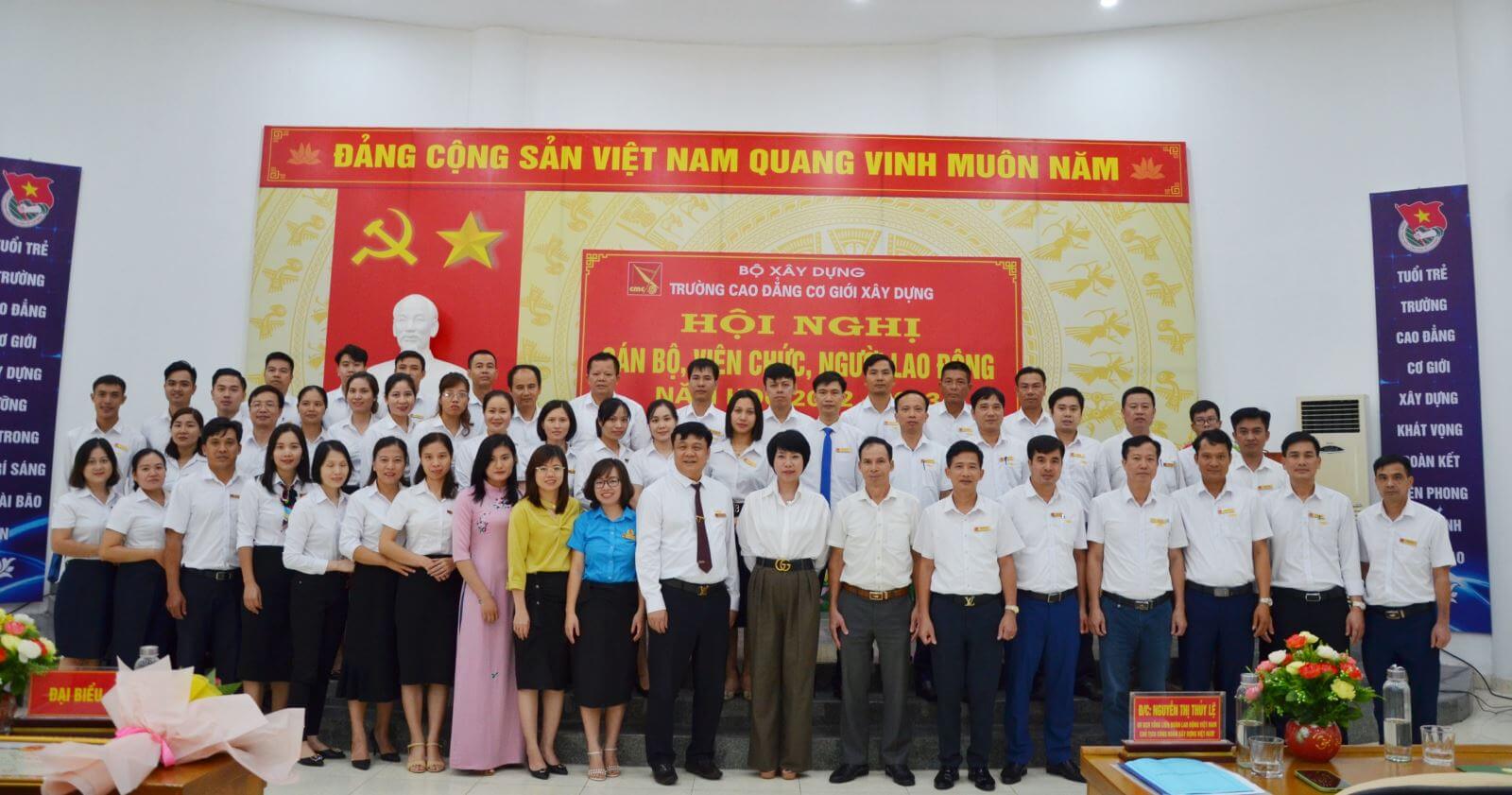 Đội ngũ giảng viên của Trường Cao Đẳng Cơ giới Xây dựng (CMC)