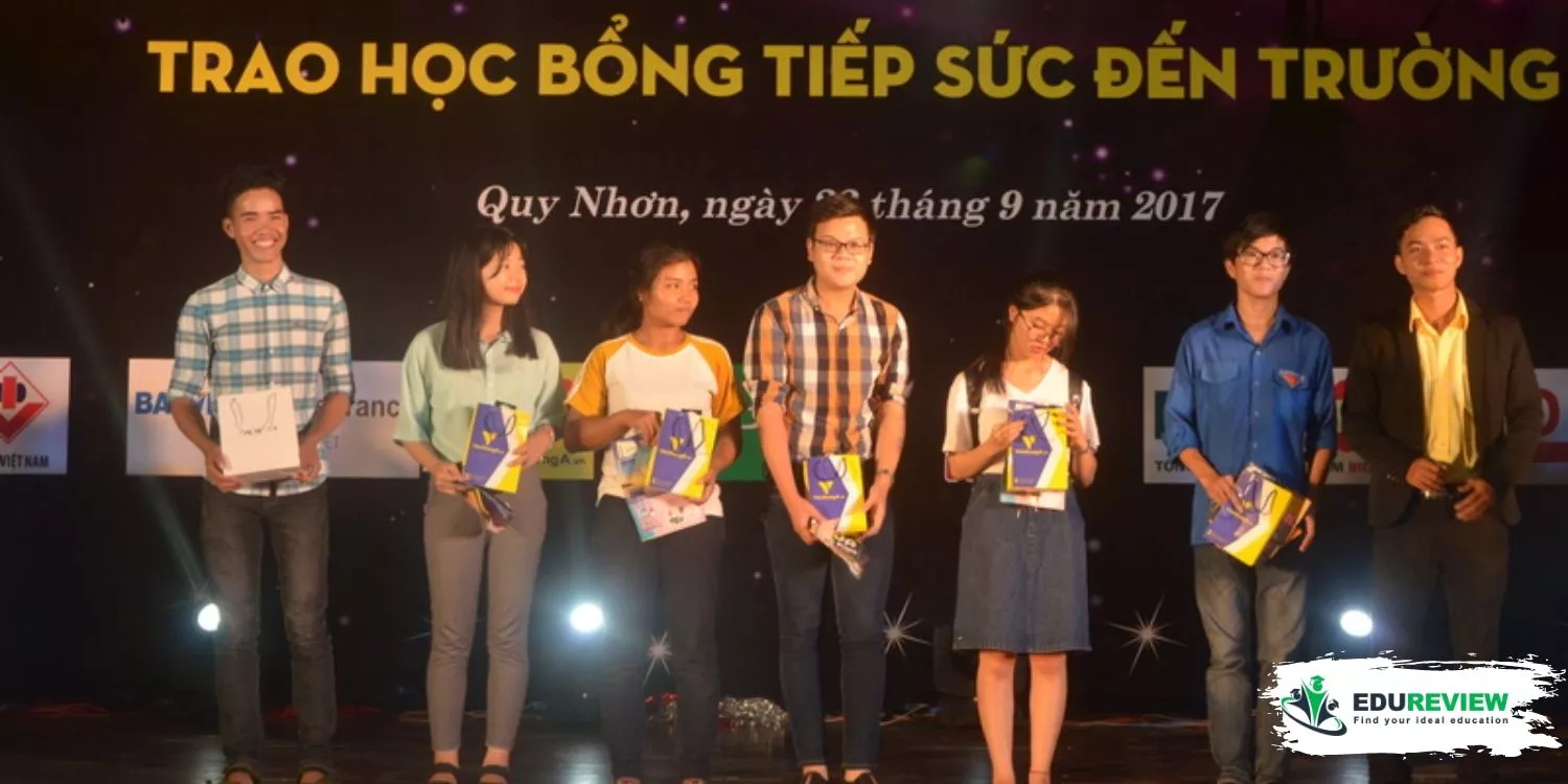 học bổng QNU