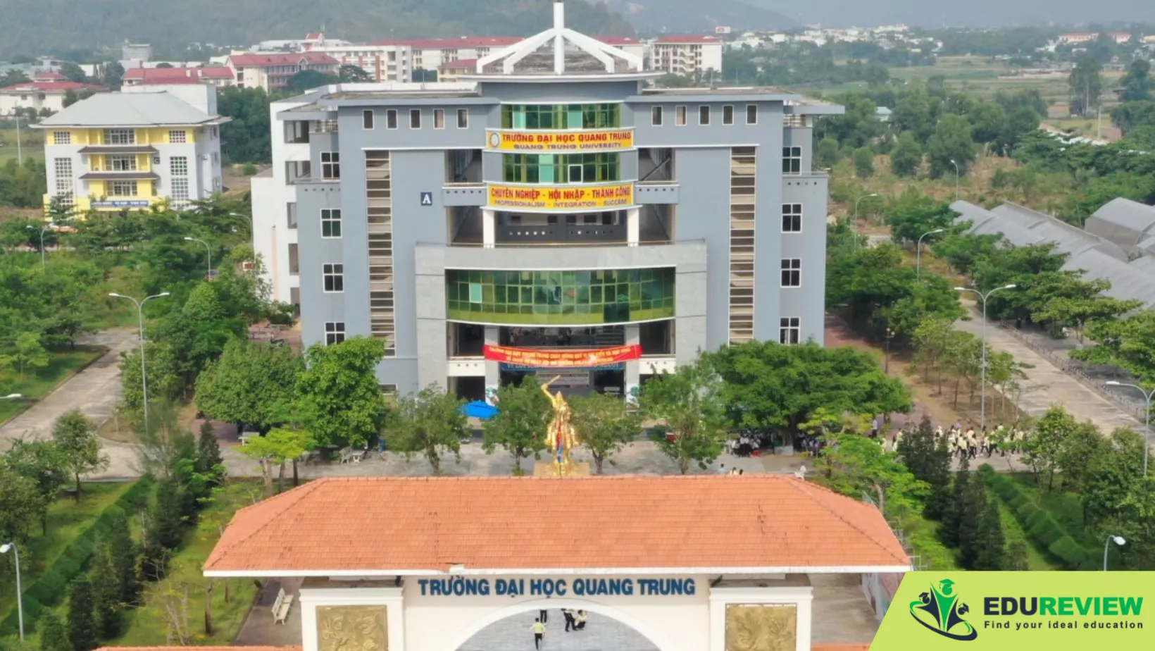 Tổng quan về Đại học Quang Trung