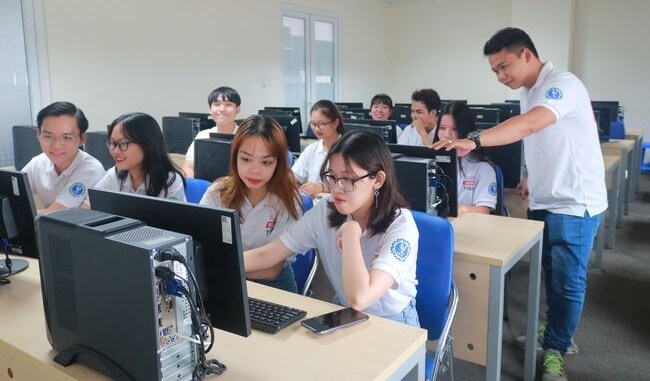 Sinh viên Trường Đại học Luật TP HCM (ULAW)